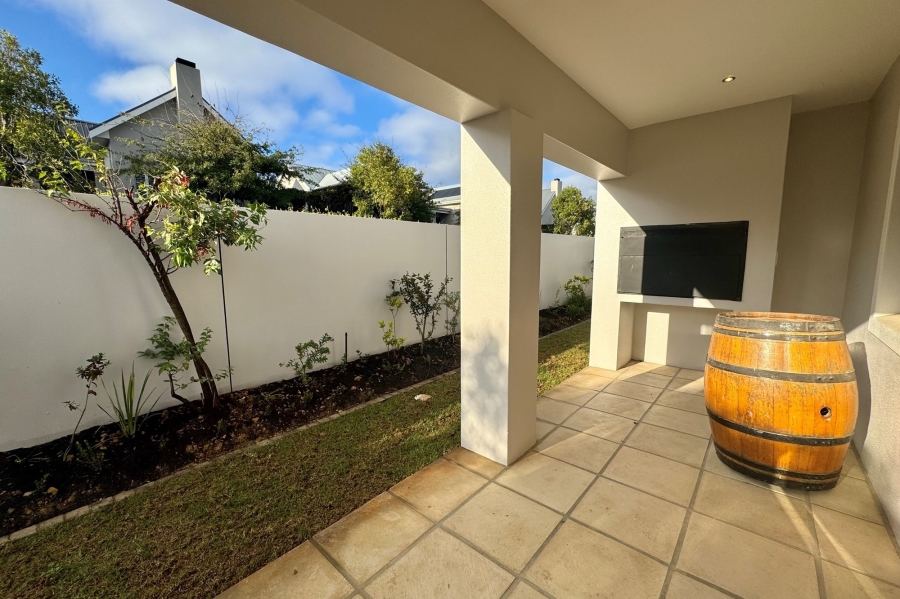 To Let 3 Bedroom Property for Rent in Graanendal Western Cape